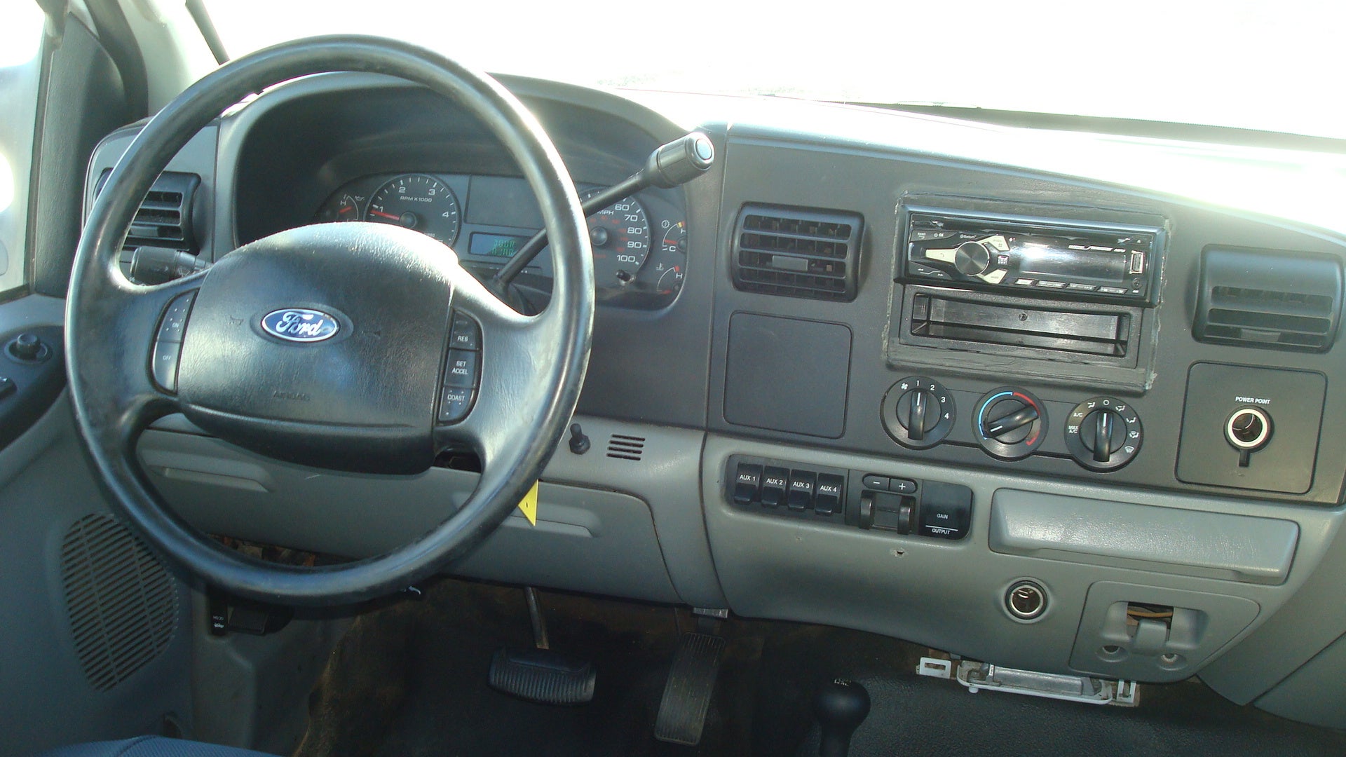 2006 Ford Super Duty F-350 DRW XL