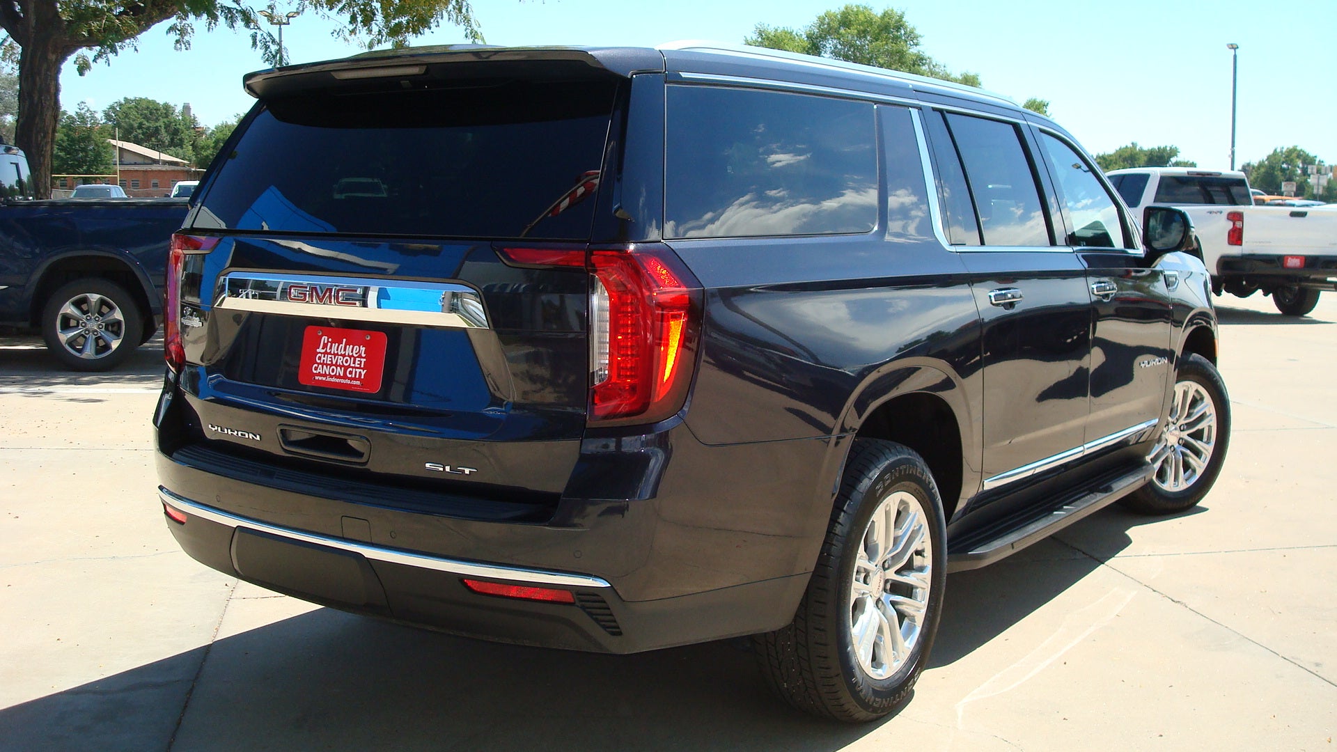 2023 GMC Yukon XL SLT