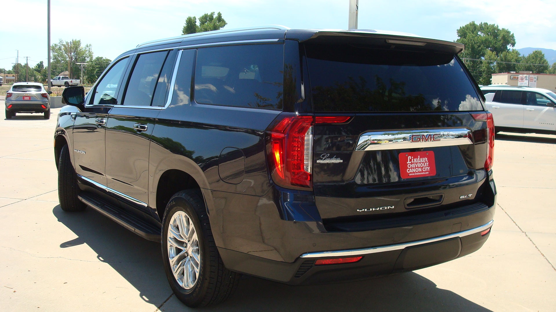 2023 GMC Yukon XL SLT
