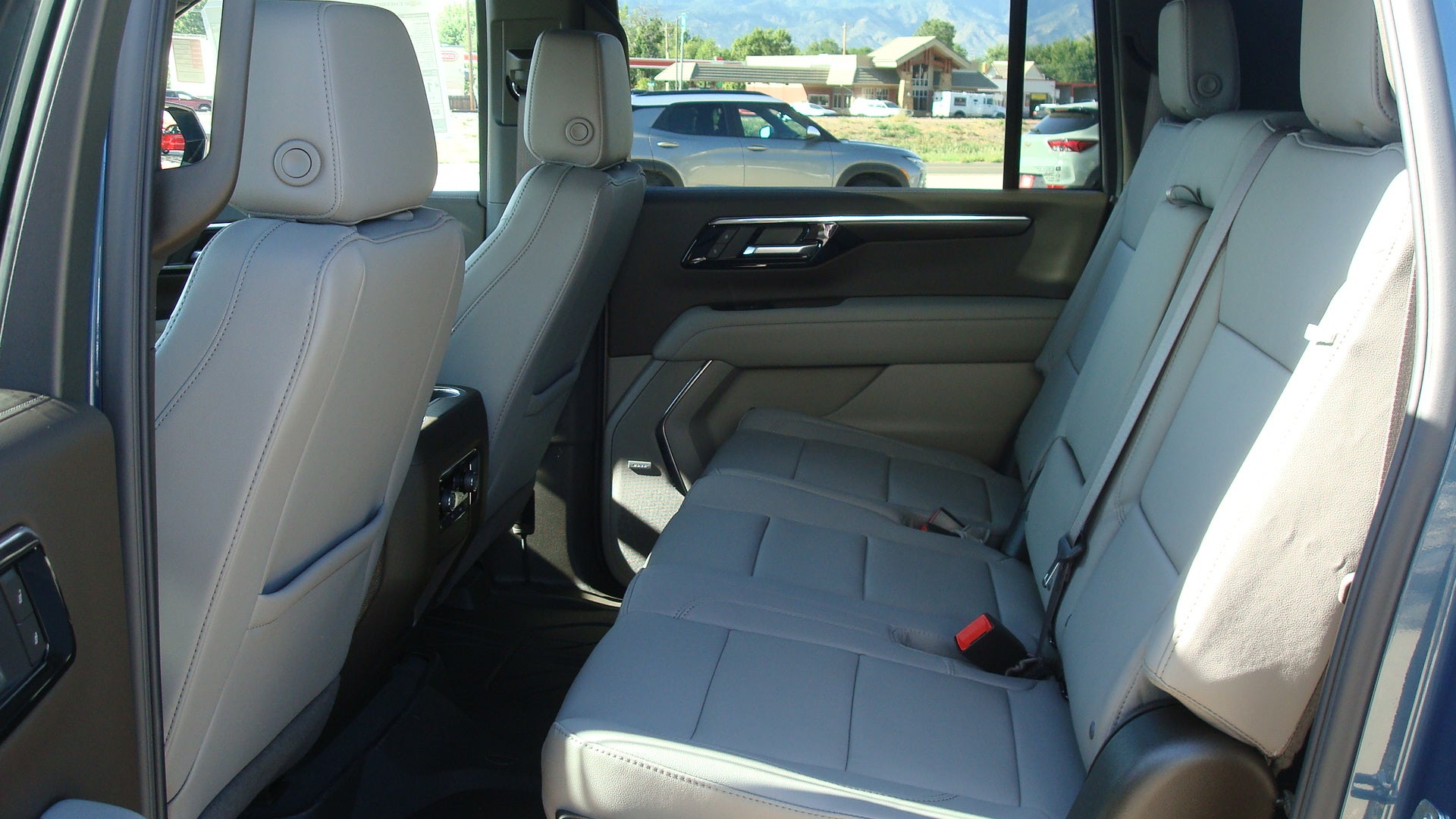 2027 Chevrolet Suburban LT