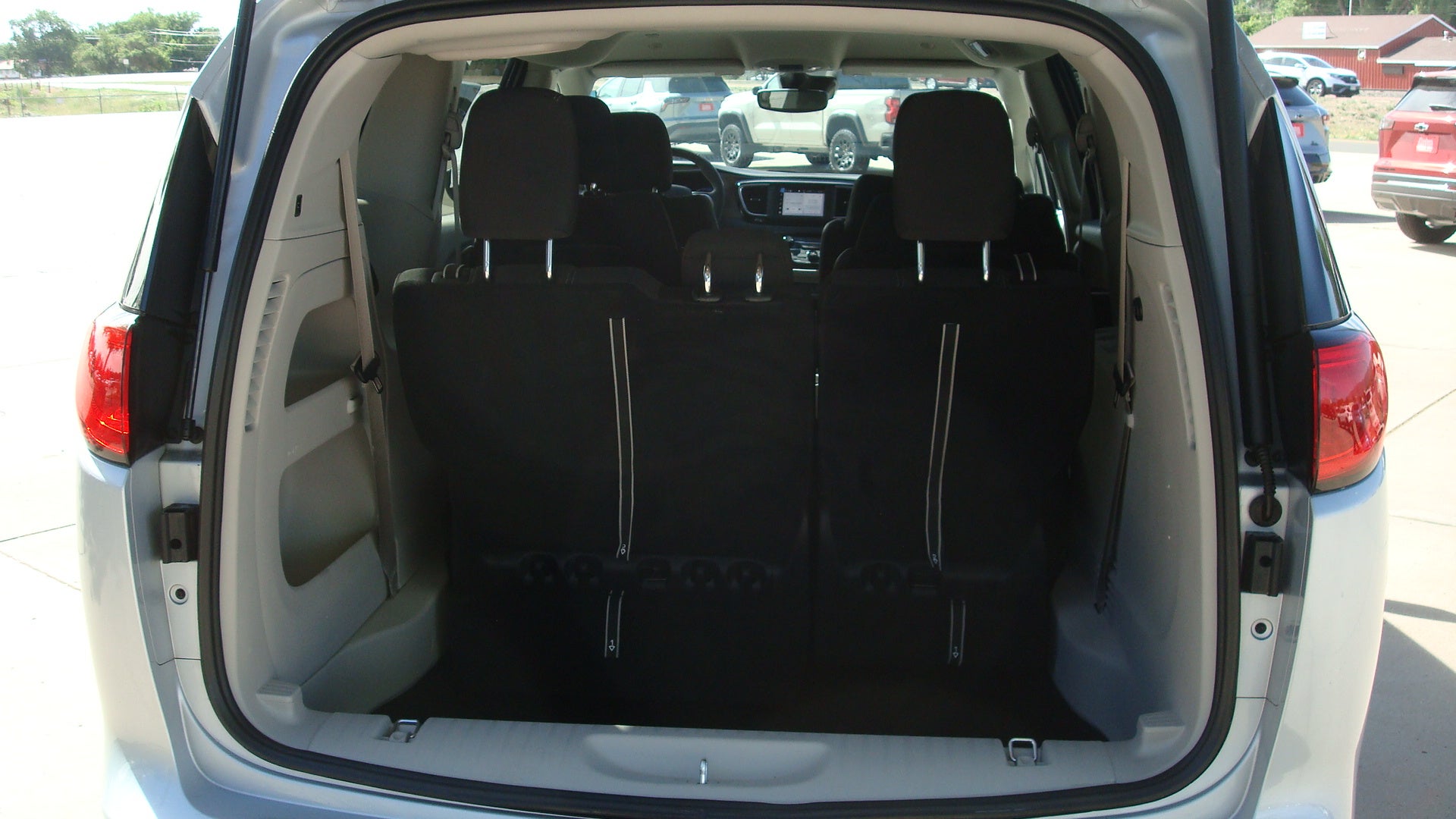 2024 Chrysler Voyager LX