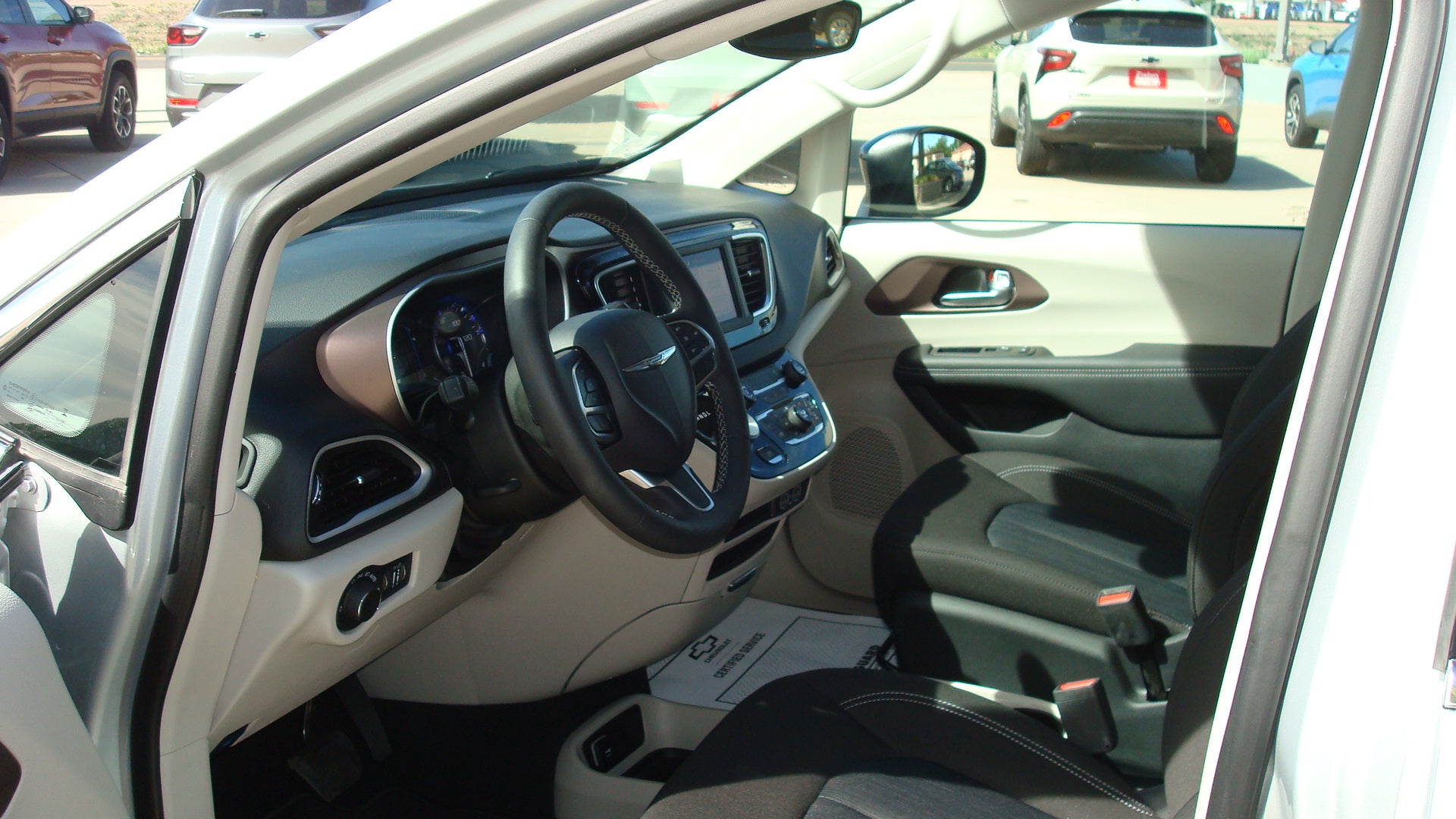 2024 Chrysler Voyager LX