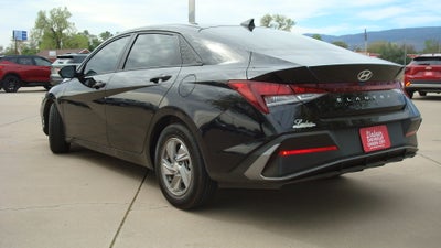 2024 Hyundai Elantra SE